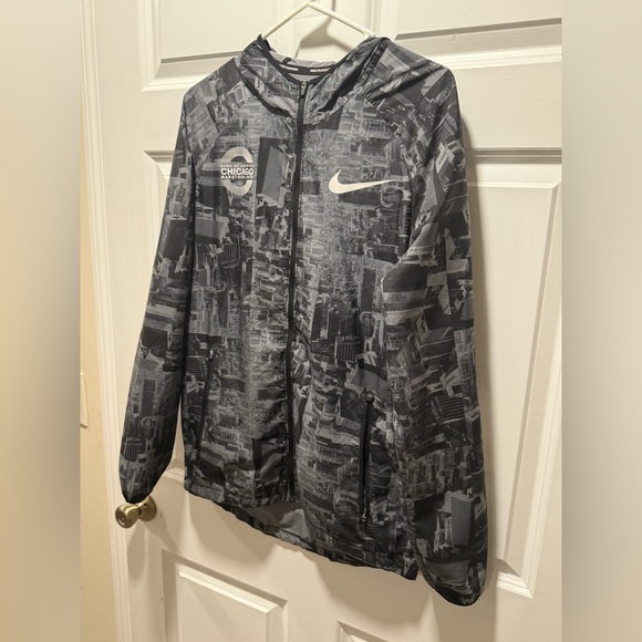 Nike 2018 Chicago Marathon Running Jacket - Picture 4 of 9